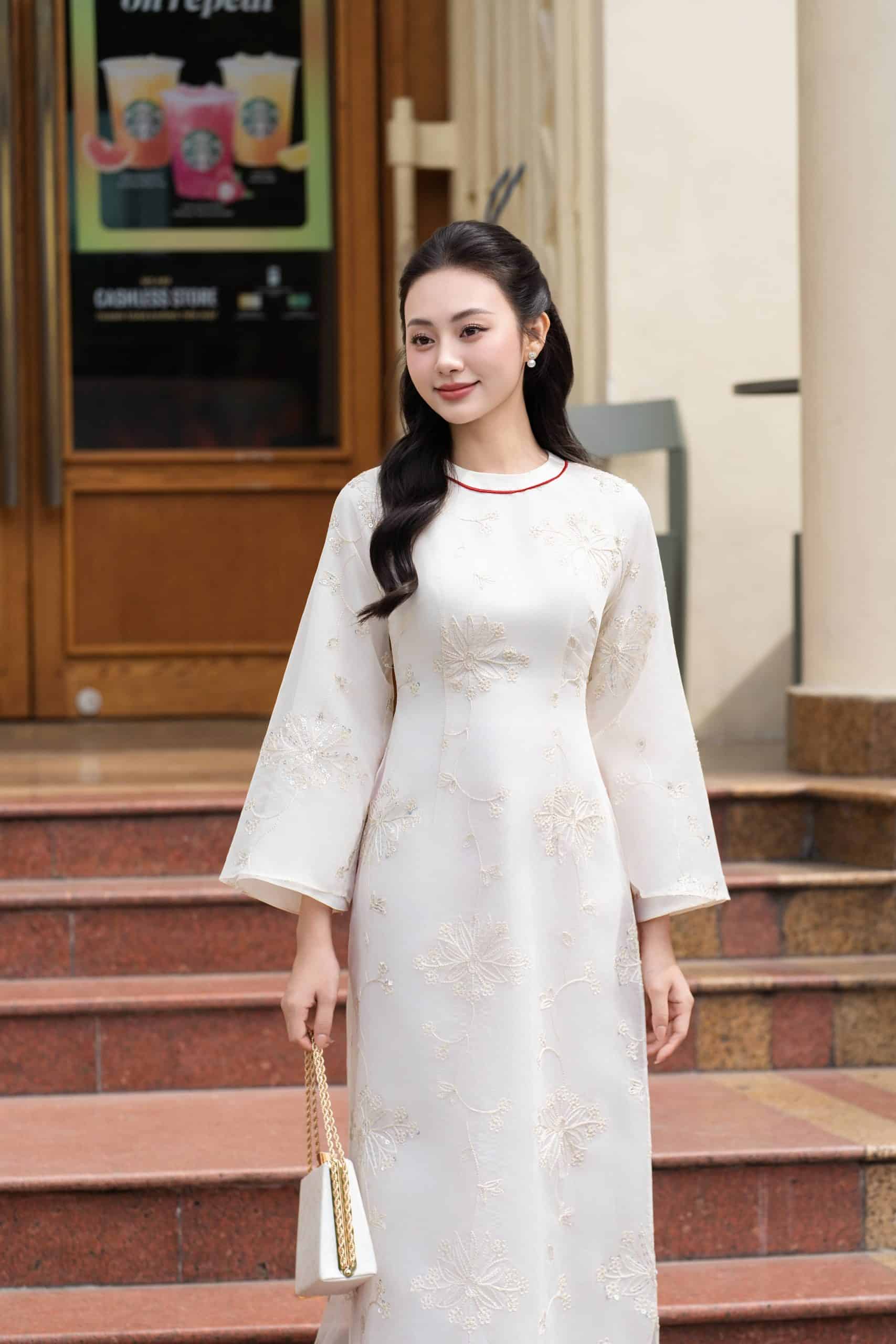 Áo dài AD257 cách tân 4 tà phối cổ tròn tay rộng tà lỡ Dài tay Tơ óng thêu đính kim sa - Hình ảnh 4