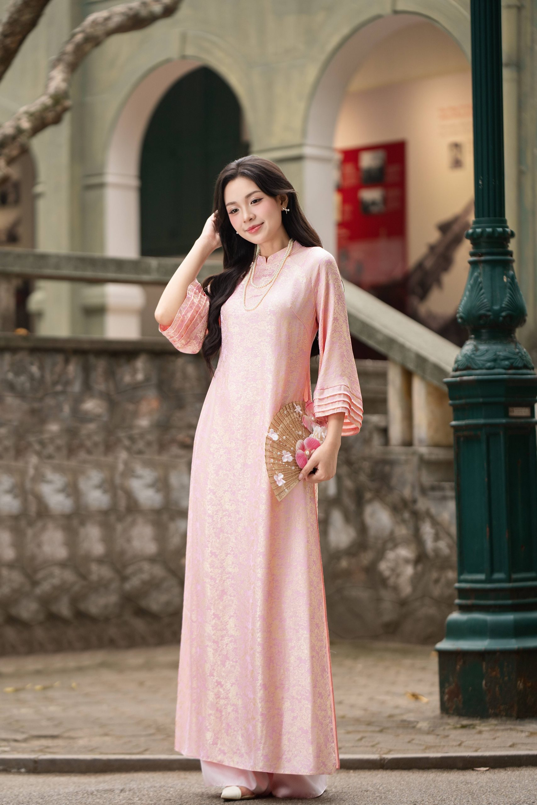 Áo dài AD271 - QD010 cách tân tay lỡ phối họa tiết nhí Dài 3/4 Lụa gấm Tú Diệp - Hình ảnh 4