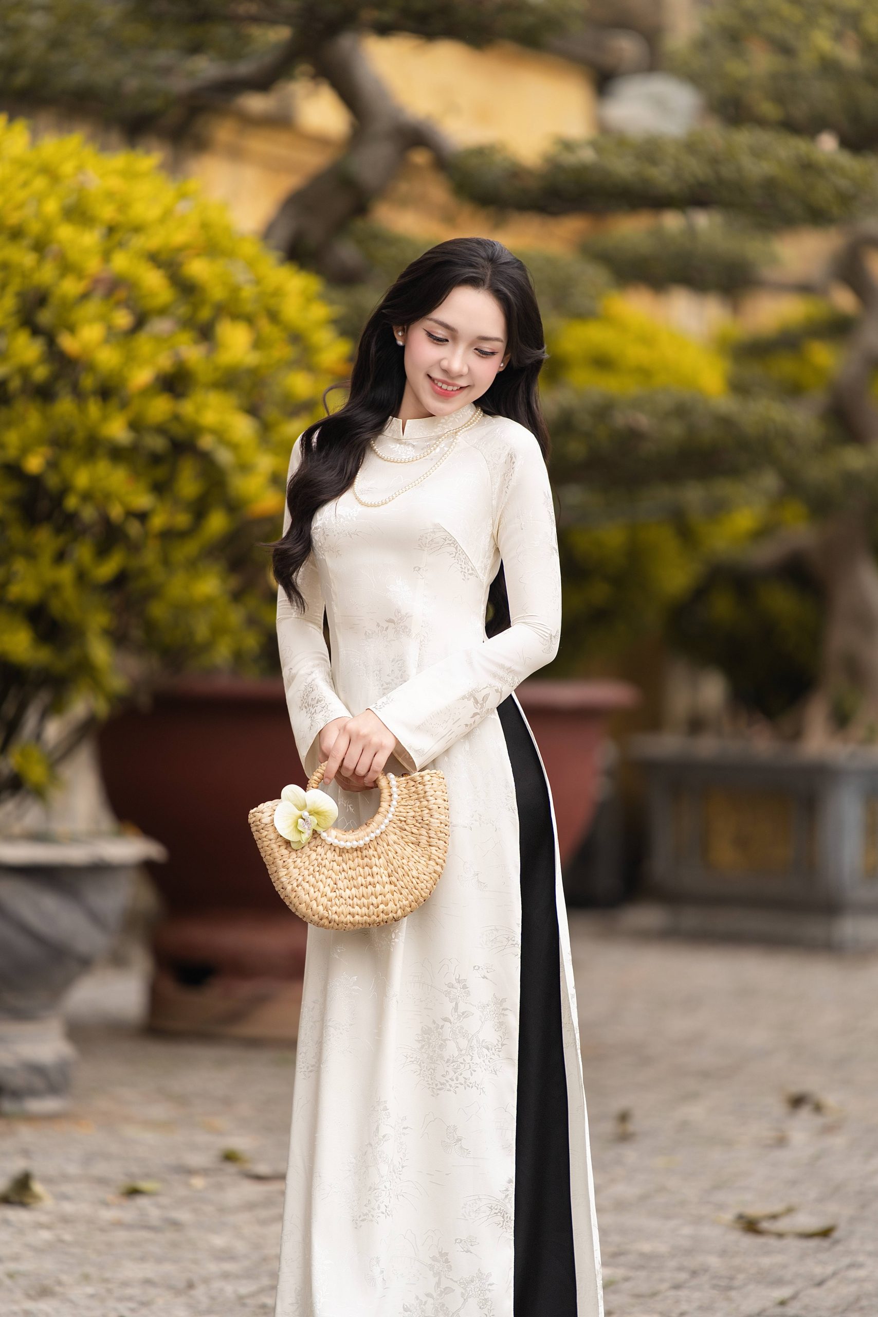 Áo dài AD272 - QD004 cách tân tay dài phối họa tiết trơn Dài tay Lụa gấm Ý Hòa - Hình ảnh 2