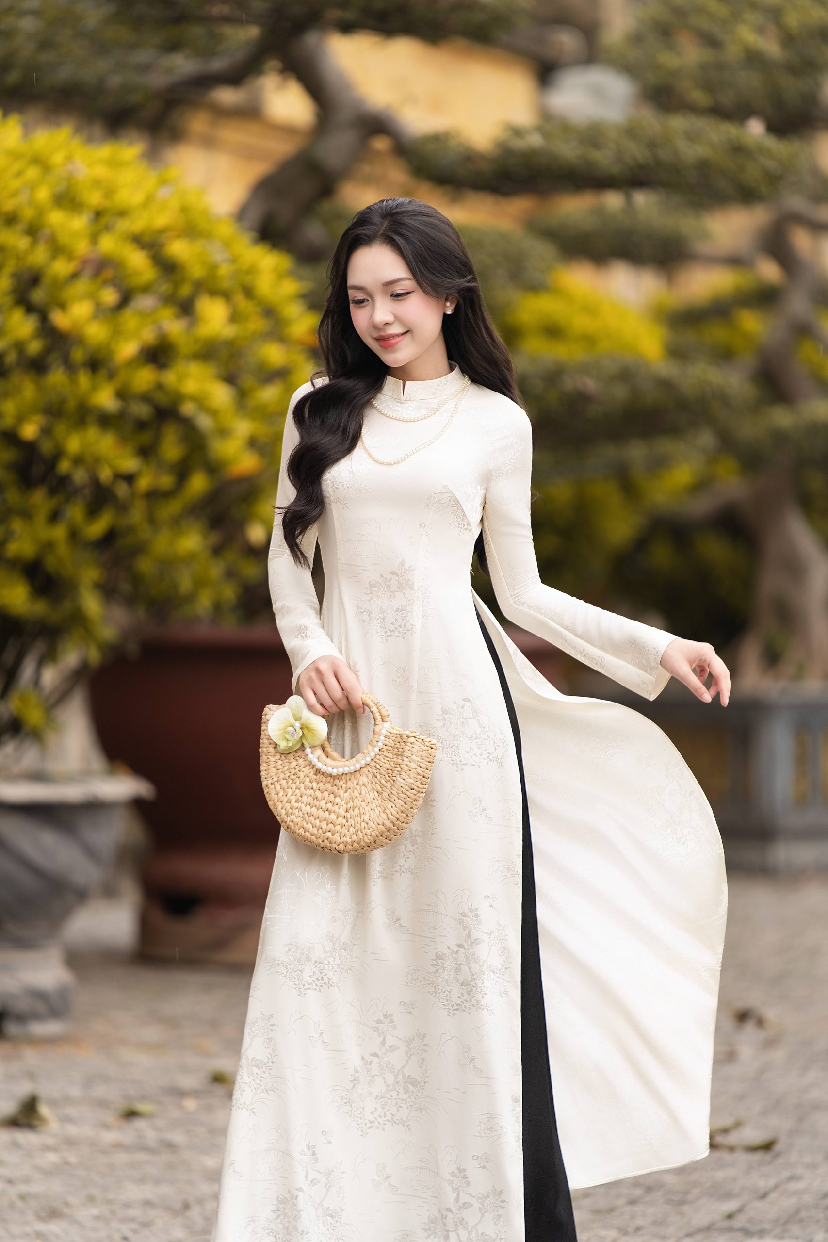 Áo dài AD272 - QD004 cách tân tay dài phối họa tiết trơn Dài tay Lụa gấm Ý Hòa - Hình ảnh 3