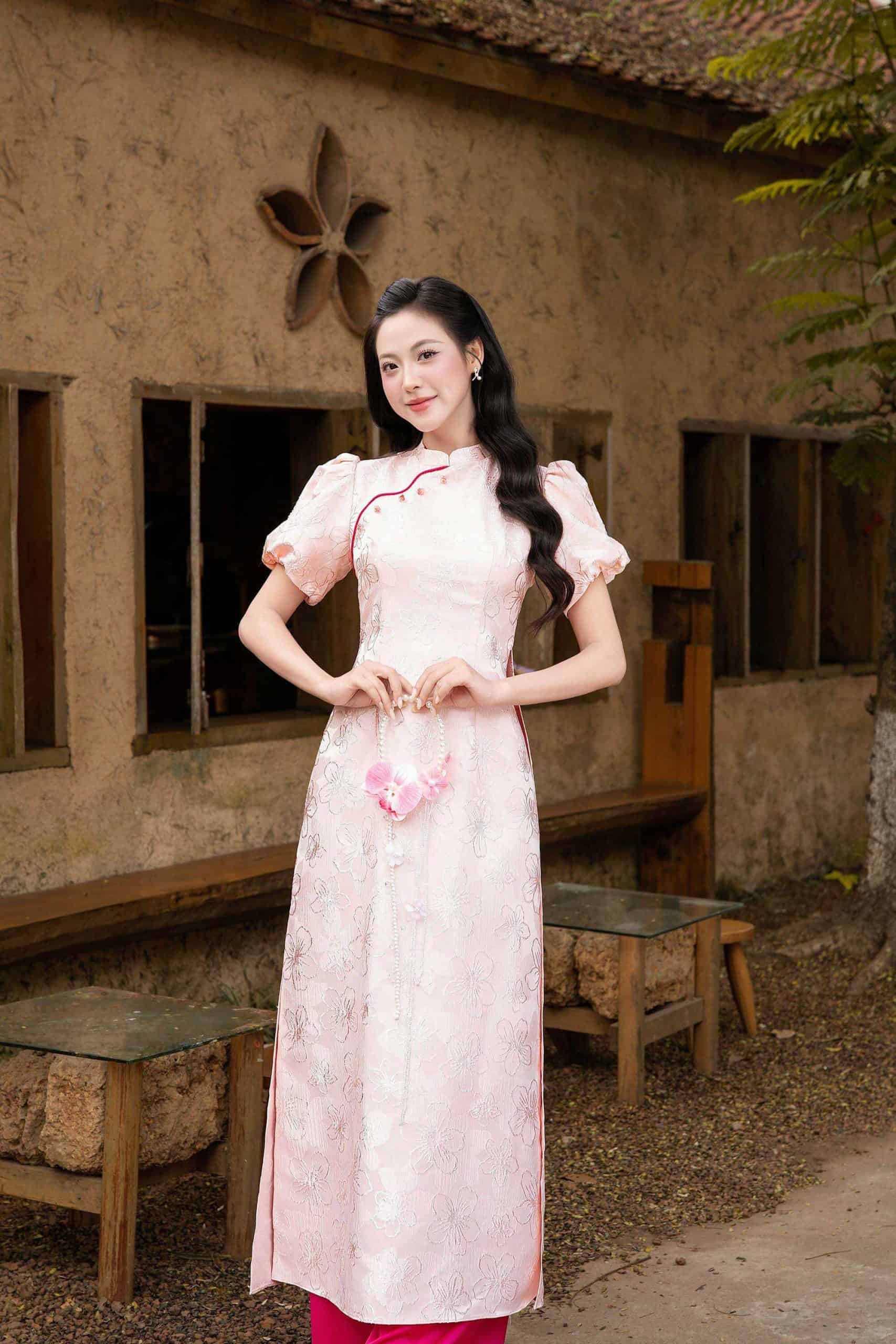 Áo dài AD276 - QD021 cách tân tay cộc phồng phối tà ngắn họa tiết in chìm Cộc tay Gấm hoa nổi - Hình ảnh 2