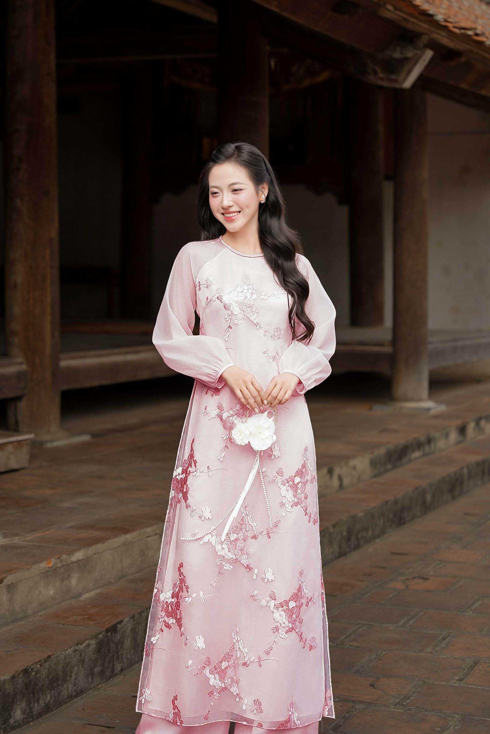 Áo dài AD278 - QD038 cách tân tay dài cổ tròn phối tà ngắn đính họa tiết kim sa Dài tay Tơ thêu mạn yên phối tơ ánh lót lụa - Hình ảnh 2