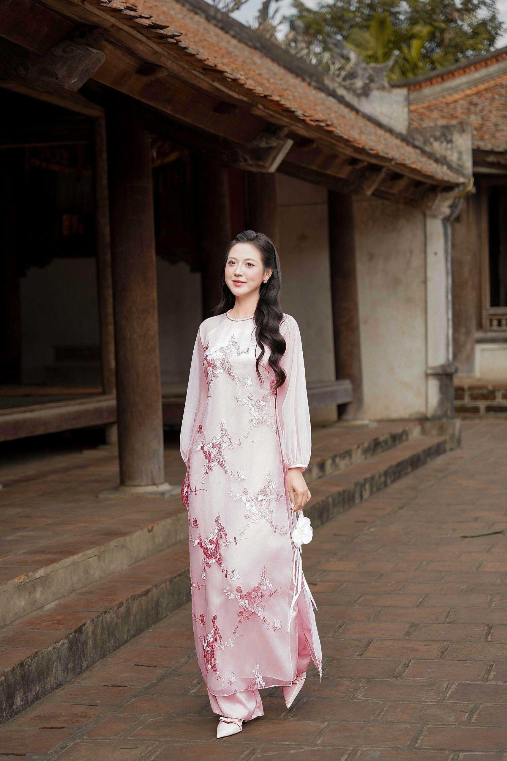 Áo dài AD278 - QD038 cách tân tay dài cổ tròn phối tà ngắn đính họa tiết kim sa Dài tay Tơ thêu mạn yên phối tơ ánh lót lụa - Hình ảnh 3