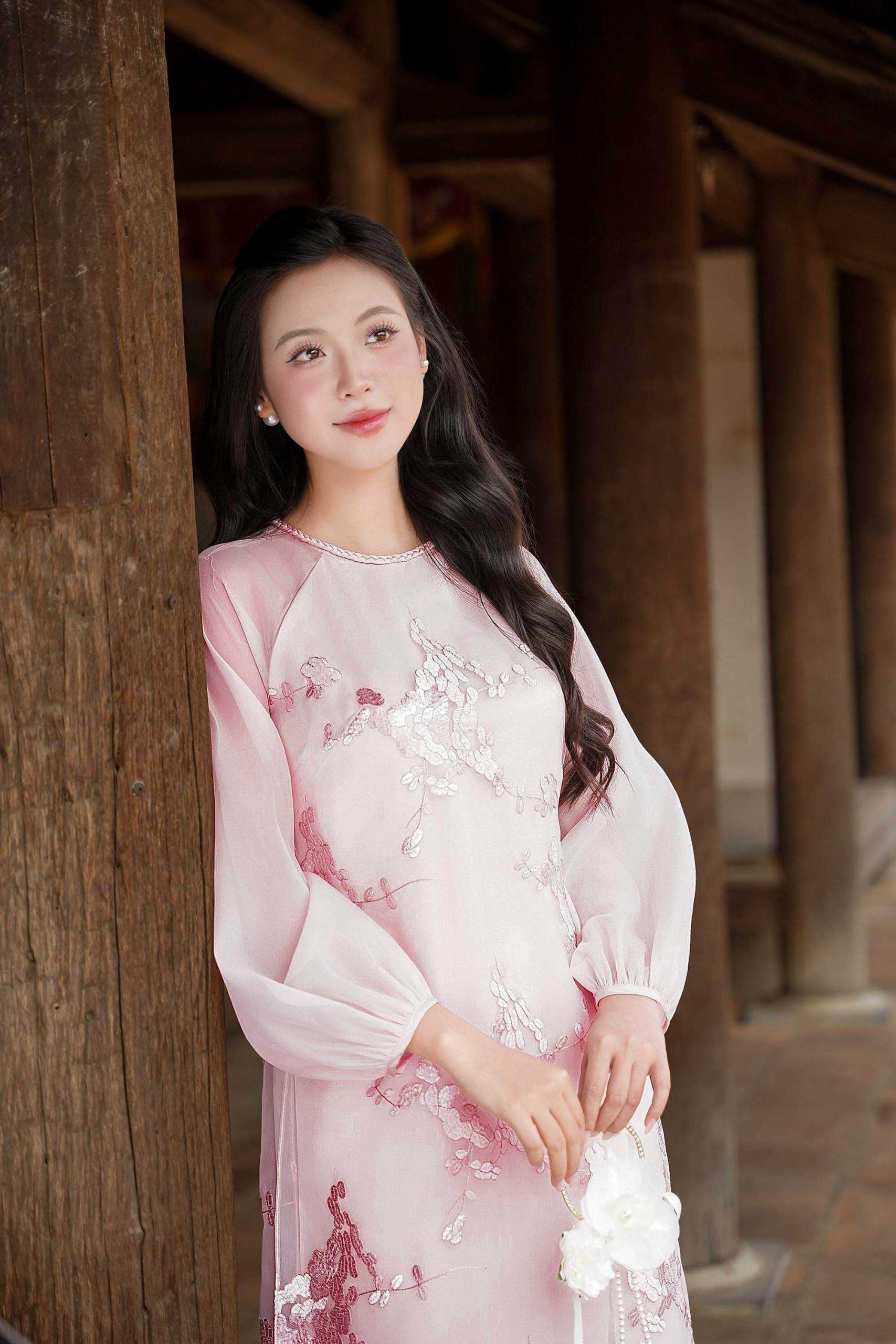 Áo dài AD278 - QD038 cách tân tay dài cổ tròn phối tà ngắn đính họa tiết kim sa Dài tay Tơ thêu mạn yên phối tơ ánh lót lụa - Hình ảnh 4