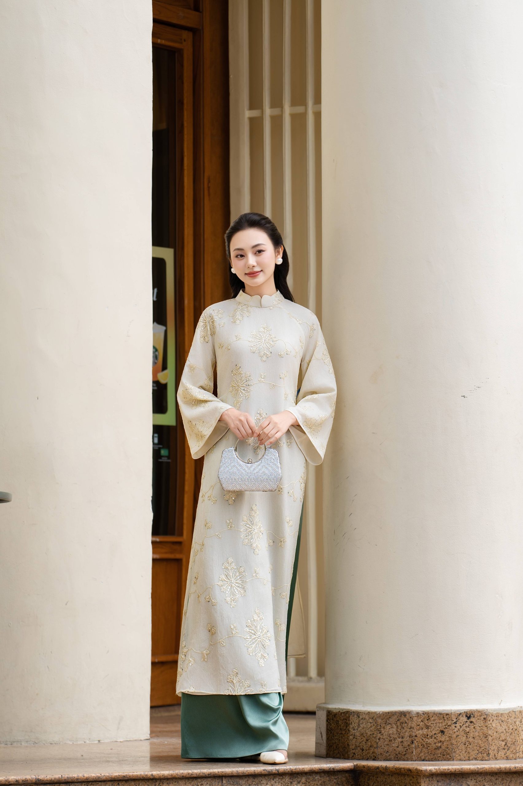 Áo dài cách tân AD253 - QD027 tà rộng dáng suông tay rộng Dài tay Tằm nhăn thêu đính kim sa - Hình ảnh 4