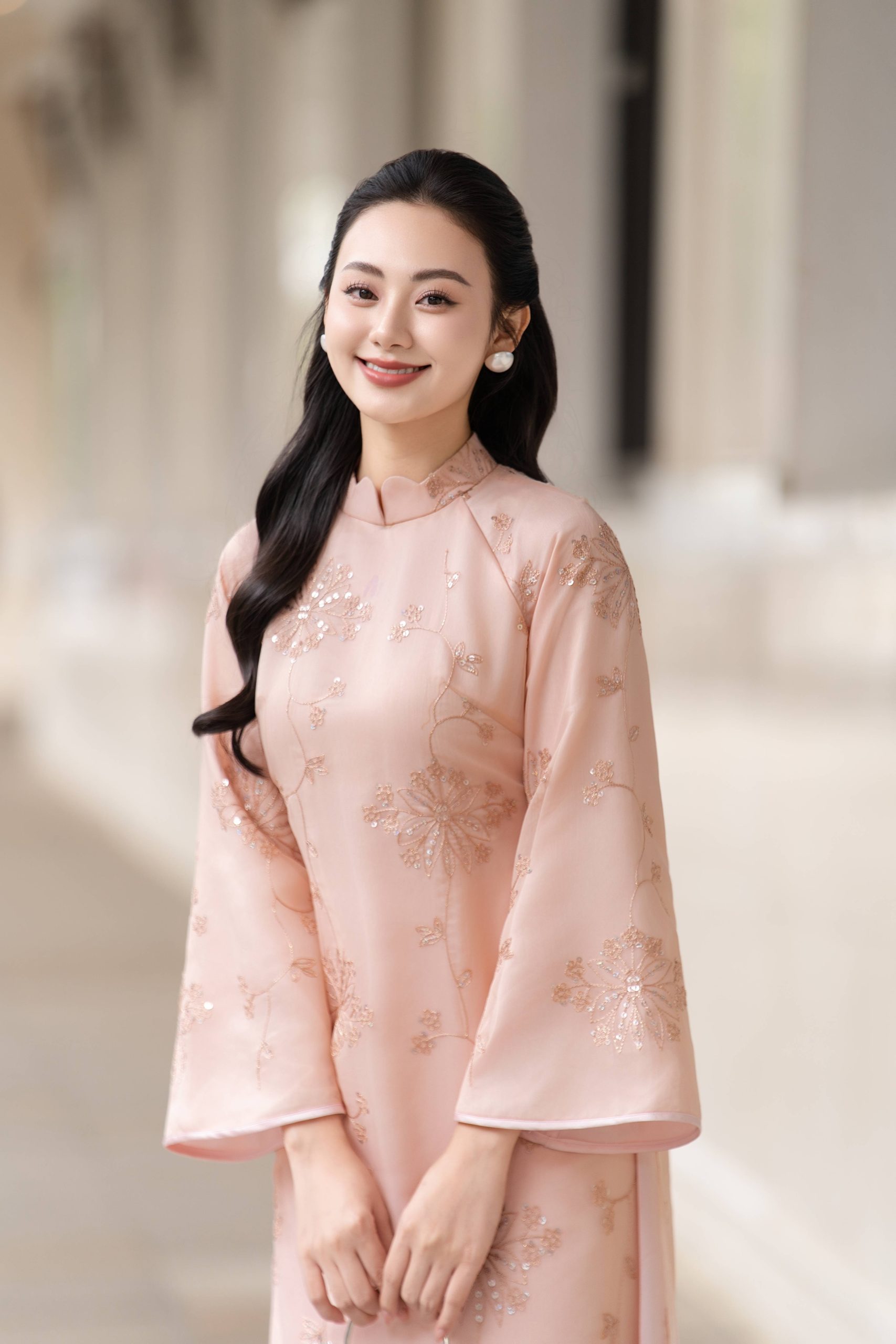 Áo dài cách tân AD256 - QD010 tay rộng cổ cao mềm mại nữ tính Dài tay Tằm óng thêu đính kim sa - Hình ảnh 2