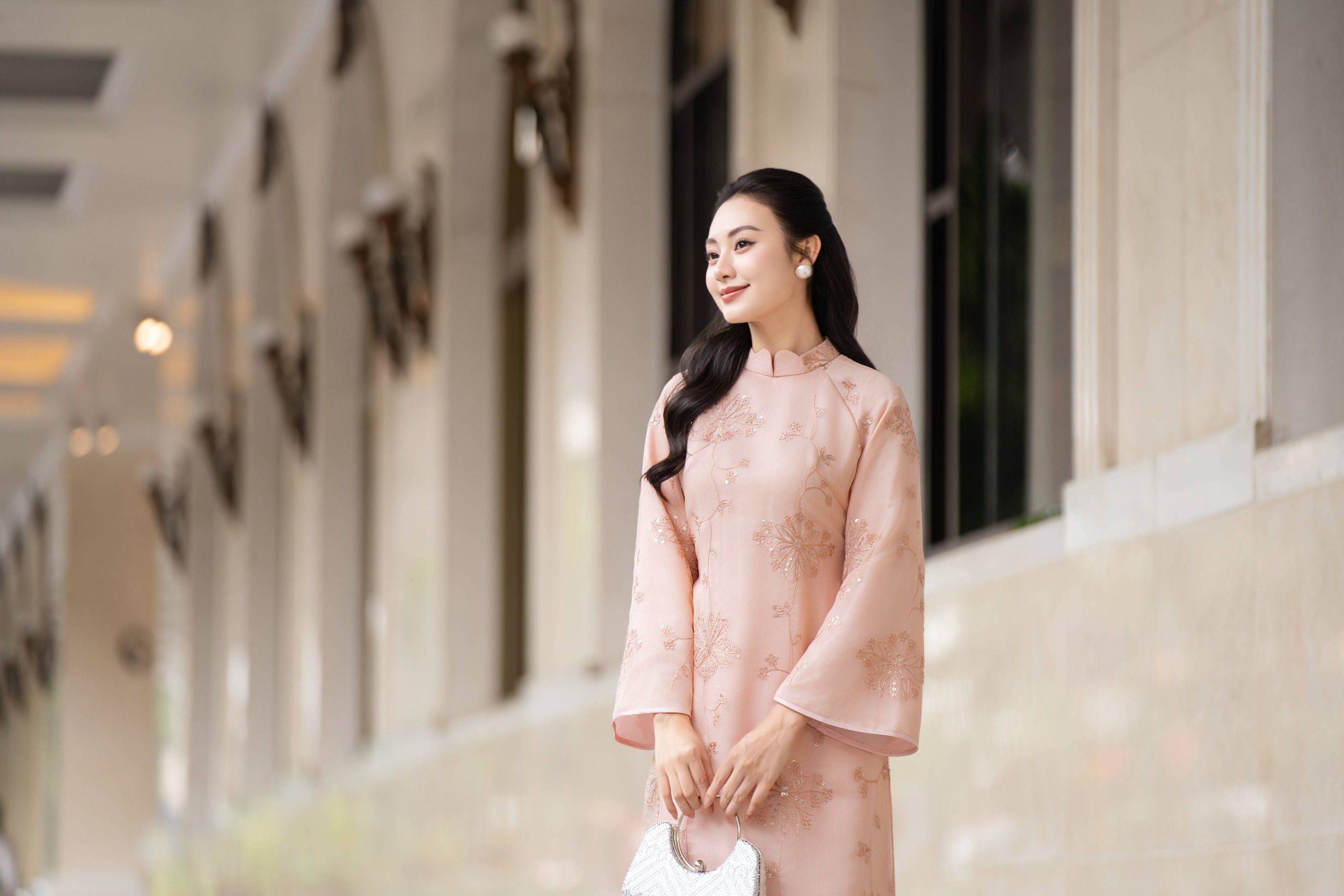 Áo dài cách tân AD256 - QD010 tay rộng cổ cao mềm mại nữ tính Dài tay Tằm óng thêu đính kim sa