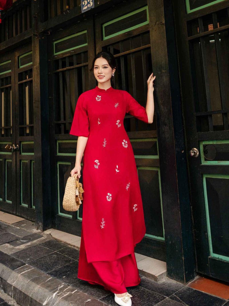 Áo dài cách tân tà ngắn phối họa tiết thêu AD121