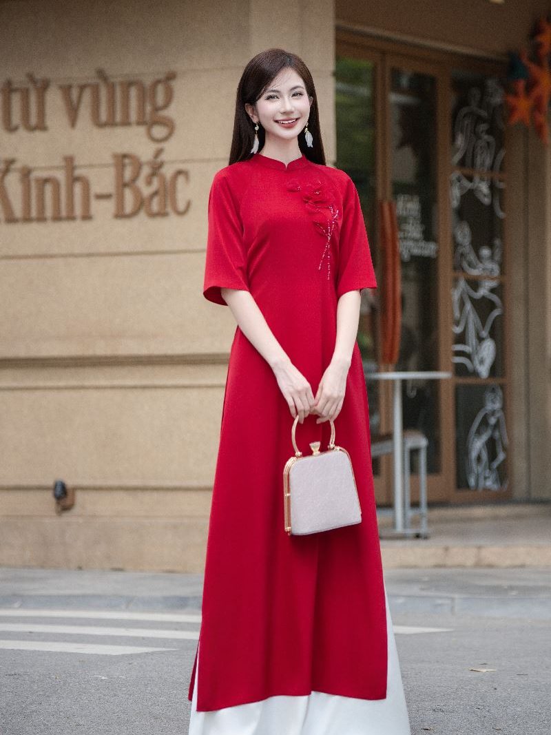 Áo dài cách tân tay cộc phối hoa ngực AD197 Ngang khủy tay Lụa Hàn